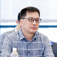 王明
