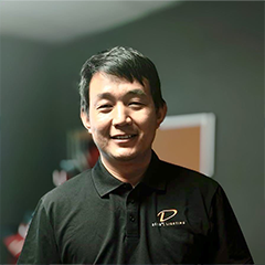 王震